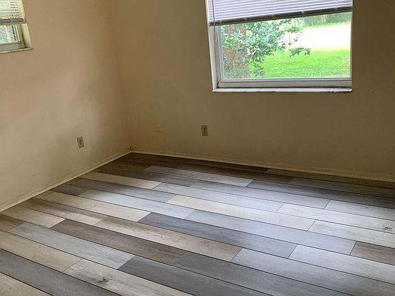 3rd image of 3401 Palmway Dr