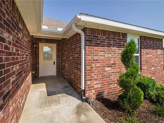 4th image of 676 Olivia Ln