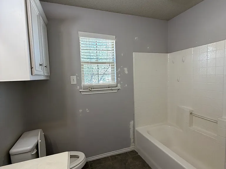 1001 Pontiac Ave — Photo 8