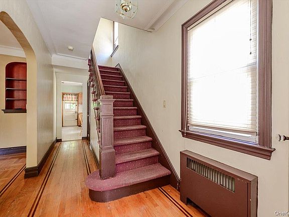 3rd image of 1827 Hering Avenue