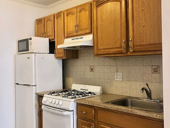 4th image of 1433 1st Ave #5N