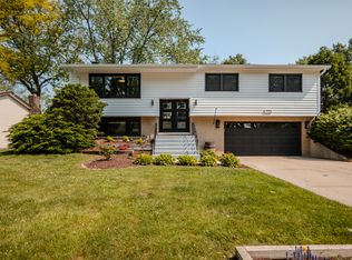 1110 71st St, Darien, IL 60561