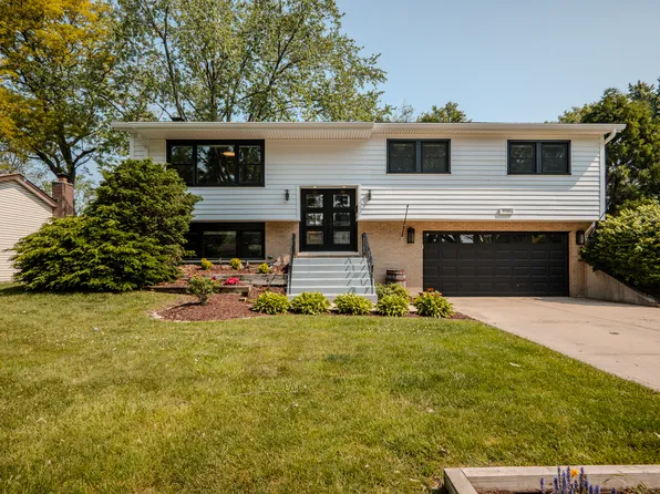 1110 71st St, Darien, IL 60561