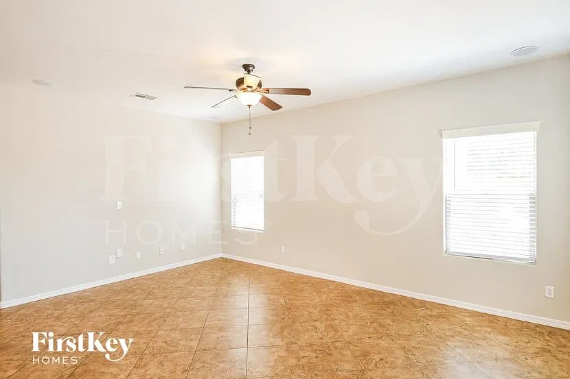 3 bed, 2.5 bath, 2454 sqft, $2,815 — Photo 4