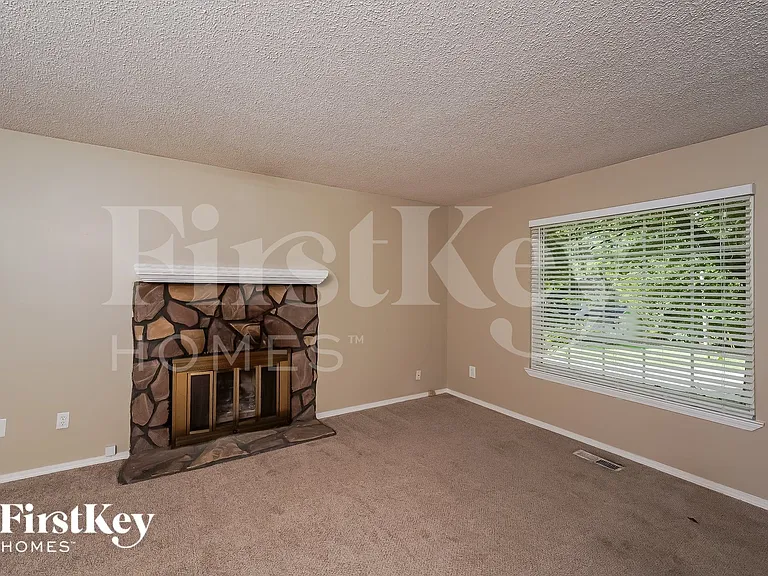 2321 Pentland Dr — Photo 2