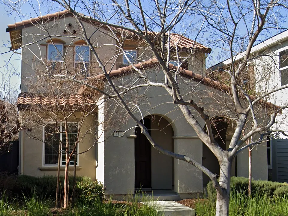 711 N Museo Dr