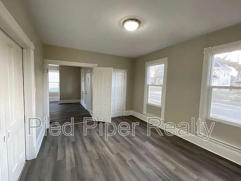217 N West Ave — Photo 13