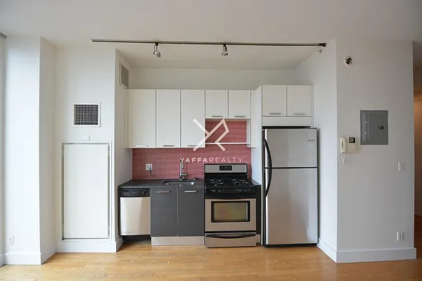 Rented by Yaffa Realty LLC | media 30