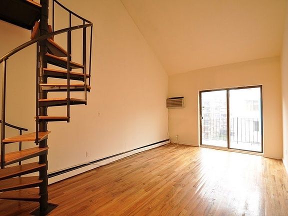 2nd image of 3615 Oxford Ave APT 15