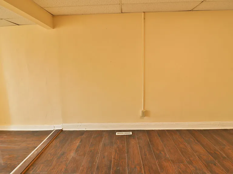 1303 James St — Photo 24
