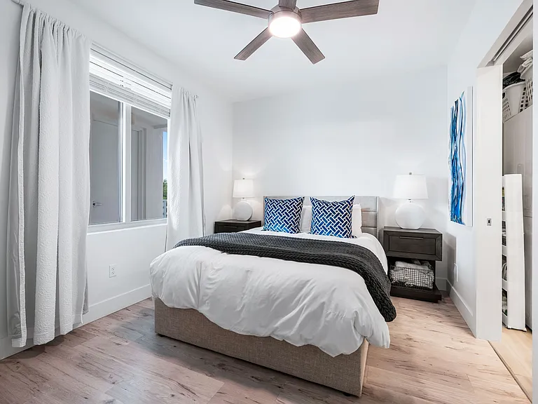 1709 N Tamiami Trl — Photo 12