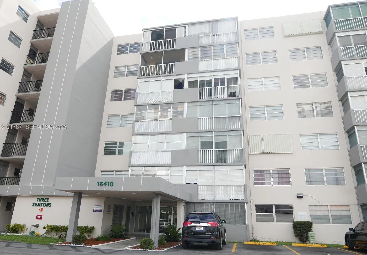 Three Seasons Condo Bldg — Photo 2