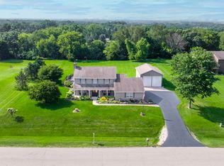 19011 Raven Hills Dr, Marengo, IL 60152