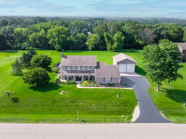 19011 Raven Hills Dr, Marengo, IL 60152