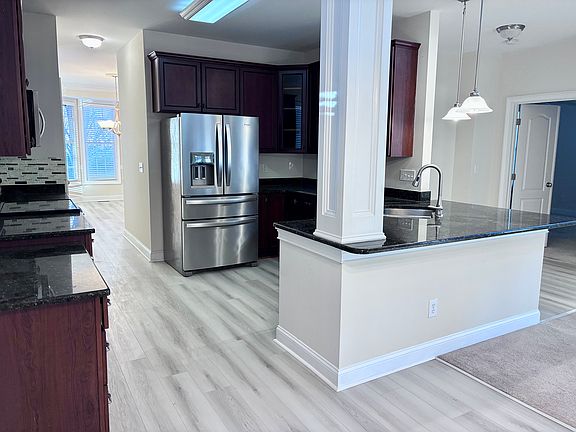 3rd image of 121 Orianna Dr