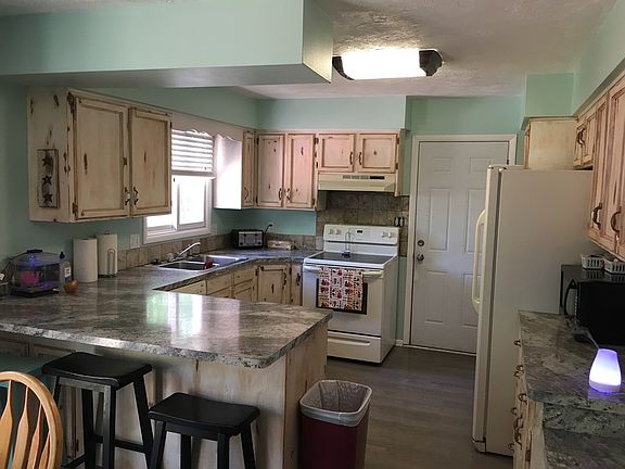 3rd image of 725 Dickson Ave