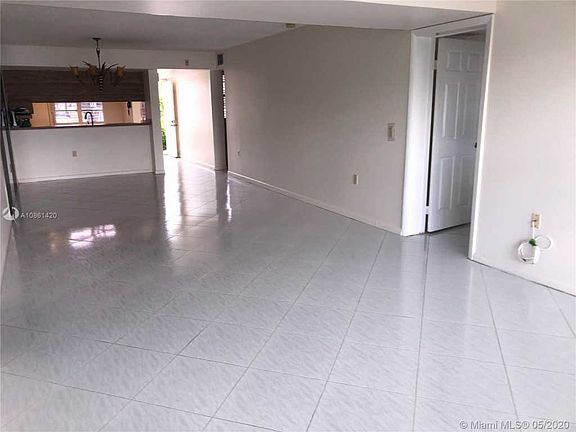 5th image of 1524 Whitehall Dr APT 105
