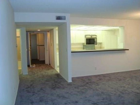 Kitchen & Dining Area