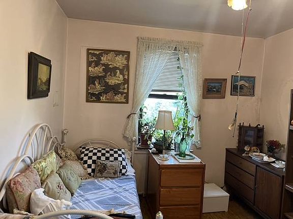 2nd image of 740 E 232nd St APT 3E
