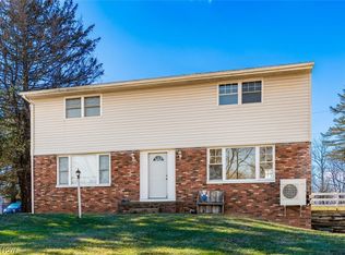 6295 Dresden Rd, Zanesville, OH 43701