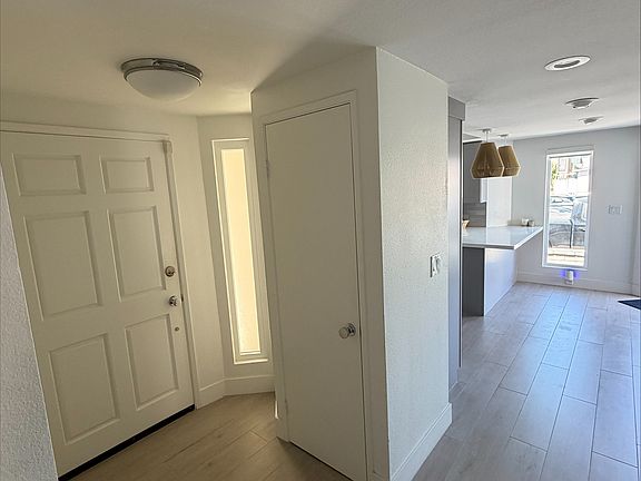 3rd image of 1237 W Balboa Blvd