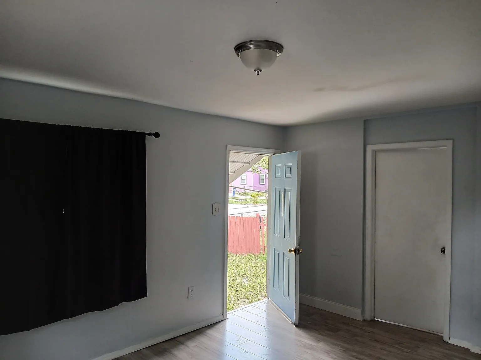 2 bed, $1,050 — Photo 2