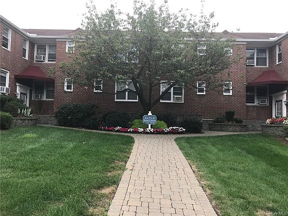 3rd image of 9 Bryant Cres APT 1H