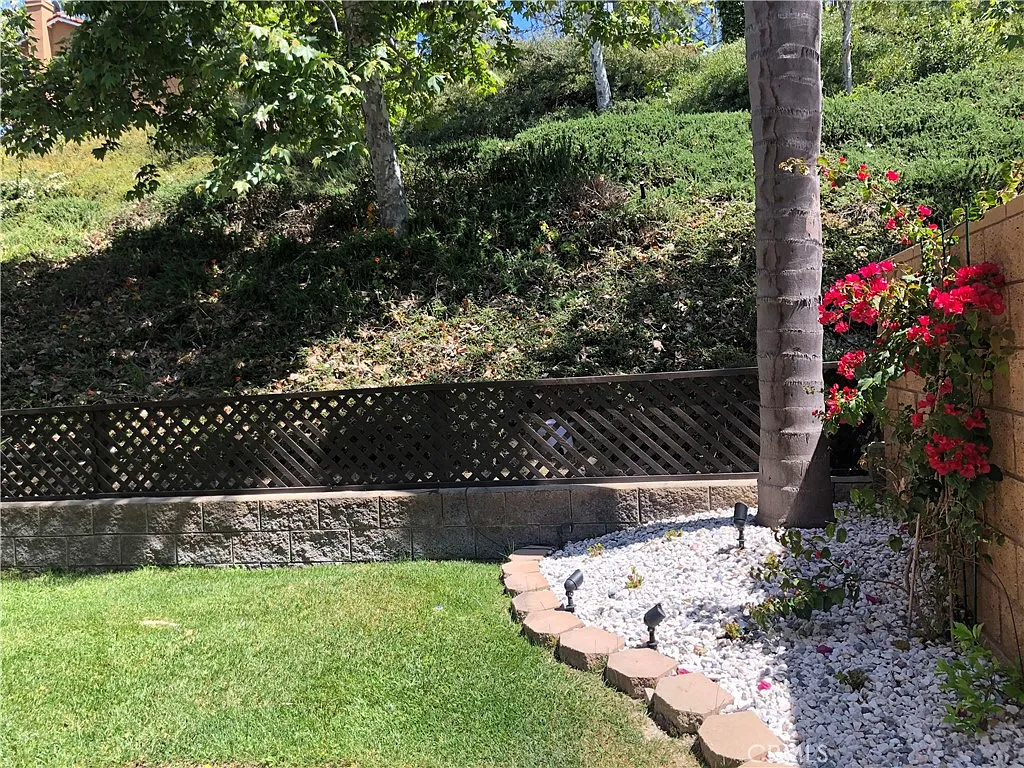 3 bed, 2.5 bath, 1689 sqft, $4,800 — Photo 3
