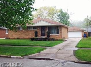 7082 Maplewood Rd, Parma Heights, OH 44130