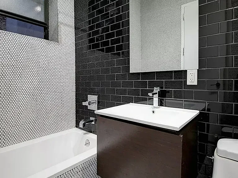 268 Albany Ave #4L — Photo 10