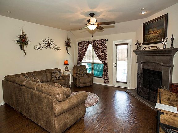 4th image of 1445 Clayton Ln