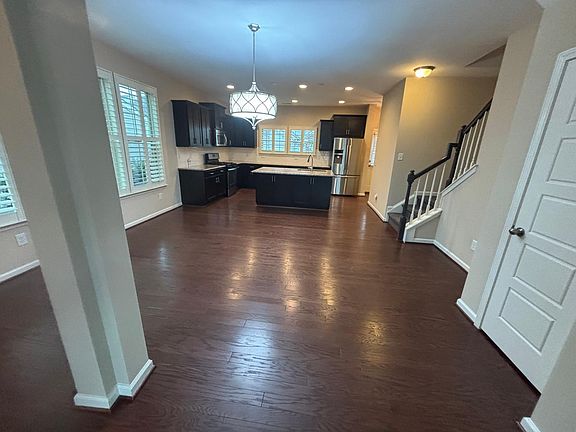 5th image of 925 Ambergate Sta