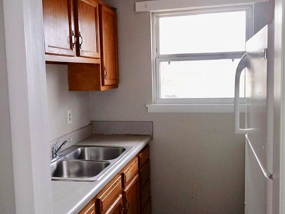 4th image of 2200 S Main St APT 2