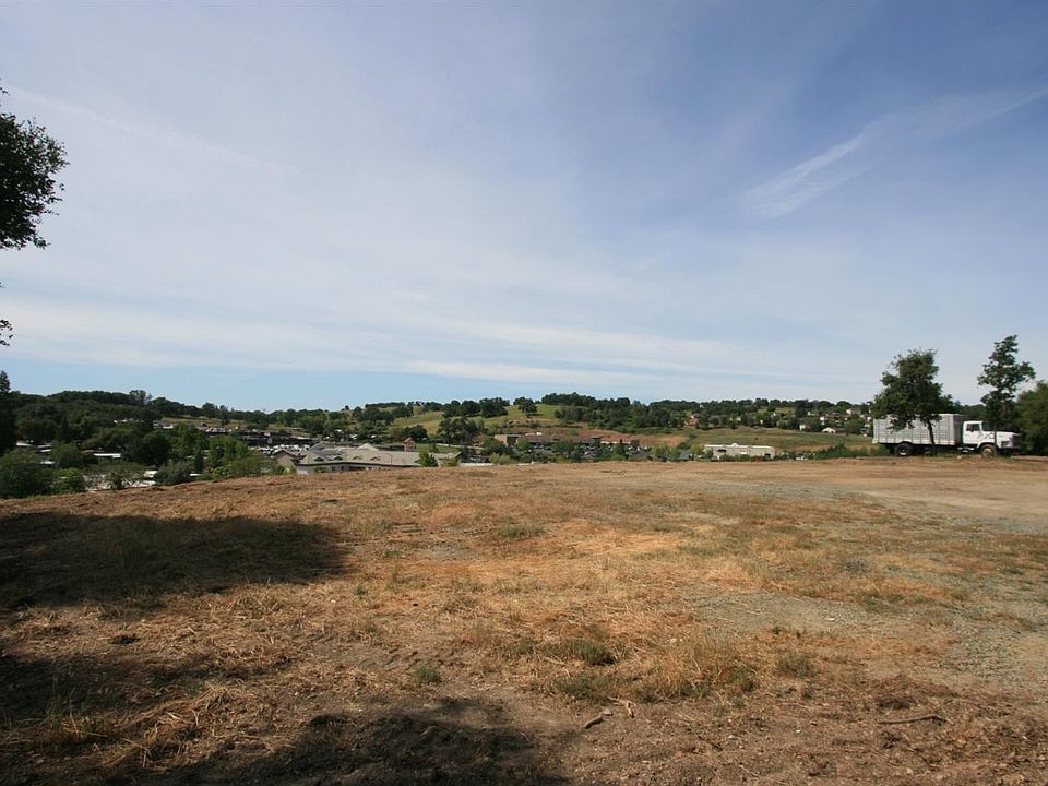 1st image of 110 Shopping Dr