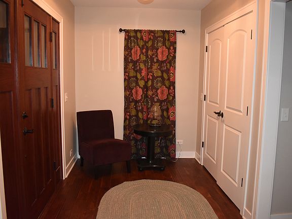 2nd image of 709 N Beverly Ln