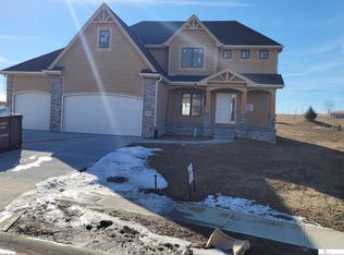 10241 Cove Hollow Dr, Papillion, NE 68046