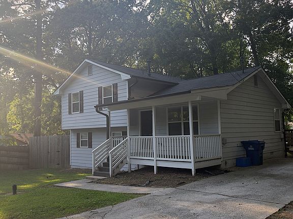 3rd image of 141 Hemlock Cir