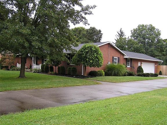 3rd image of 980 Diana Dr