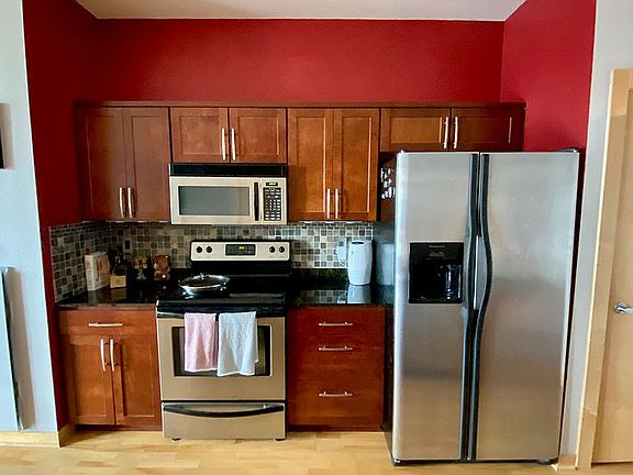 5th image of 601 E Ogden Ave Unit 404