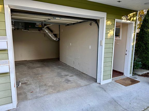 Attached garage parking on Capitol Hill!