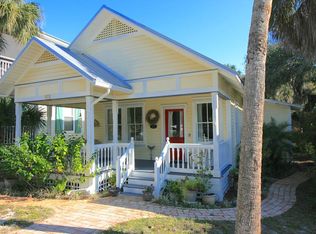 918 7th St, Cedar Key, FL 32625
