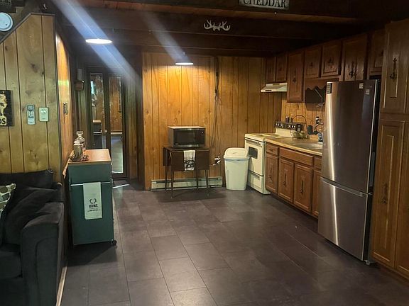 3rd image of 2149 Sparrow Rd