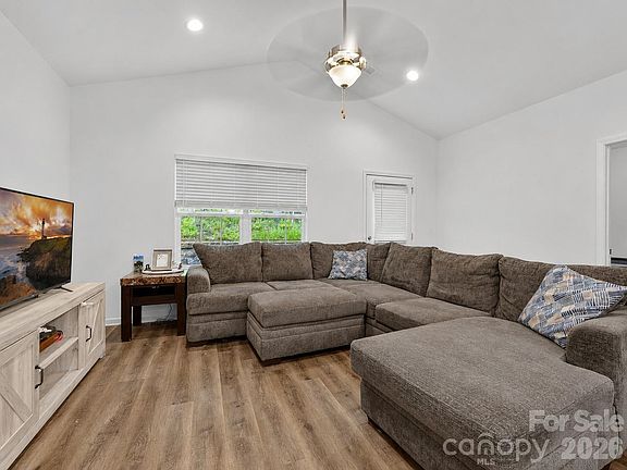 4th image of 103 Trexler Ave