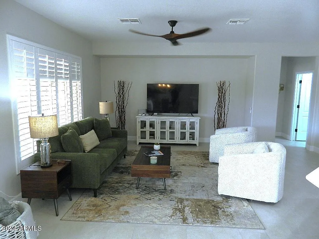 2 bed, 1351 sqft, $4,500 — Photo 4