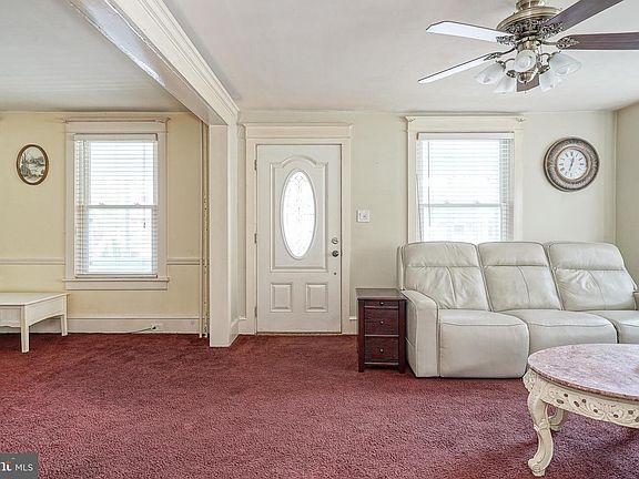 5th image of 39 Watkins Ave