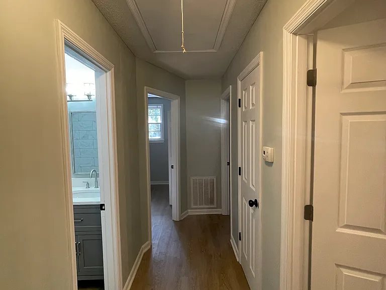 1132 Mandel Dr — Photo 2