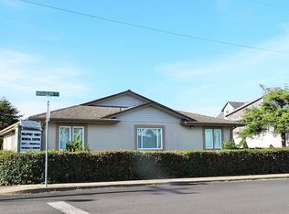 525 N Bay St, Waldport, OR 97394
