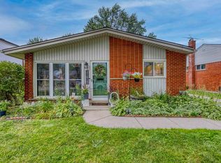 21613 Parkway St, Saint Clair Shores, MI 48082