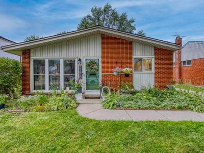 21613 Parkway St, Saint Clair Shores, MI, 48082