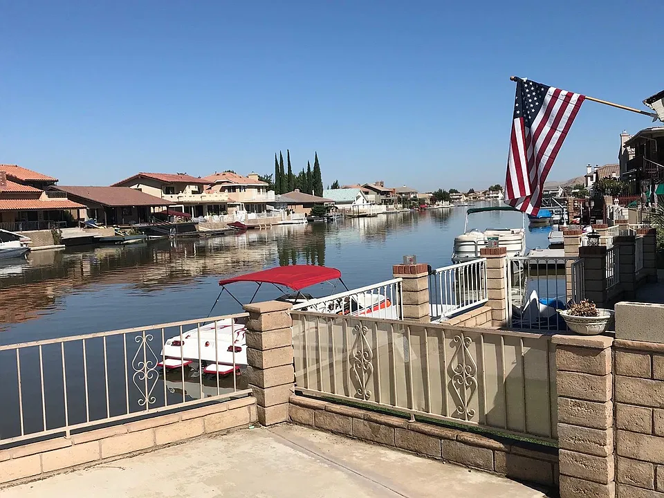 18040 Mariner Dr